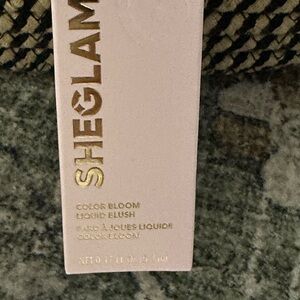 Glam Color Bloom Liquid Blush in Soft Pink